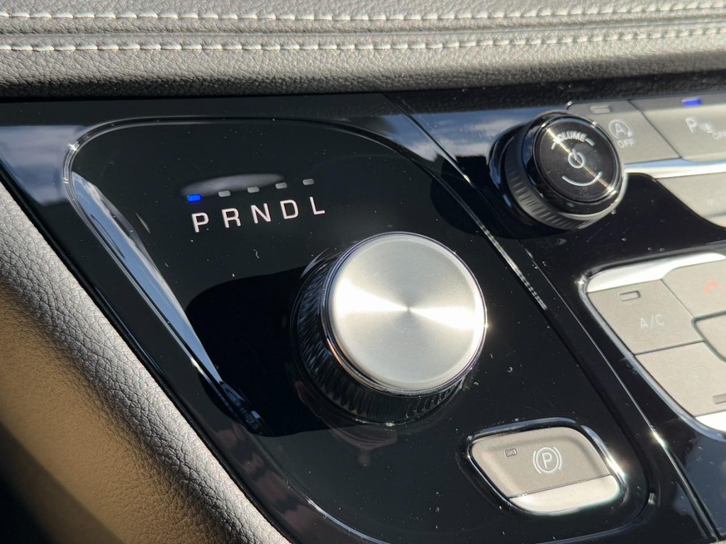 Chrysler Pacifica Vehicle Full-screen Gallery Image 15