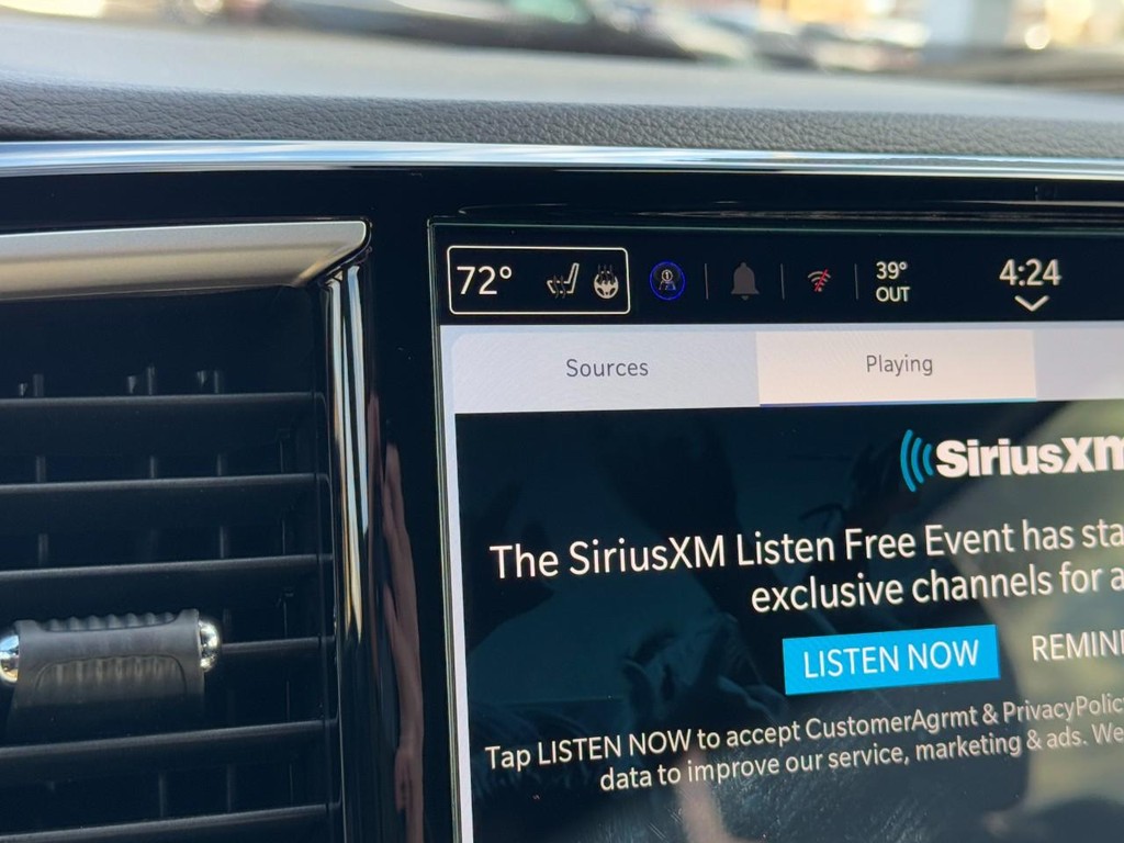 Chrysler Pacifica Vehicle Full-screen Gallery Image 17