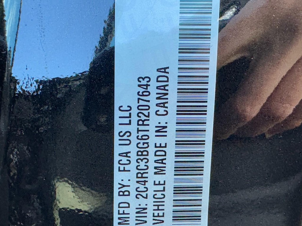 Chrysler Pacifica Vehicle Full-screen Gallery Image 19