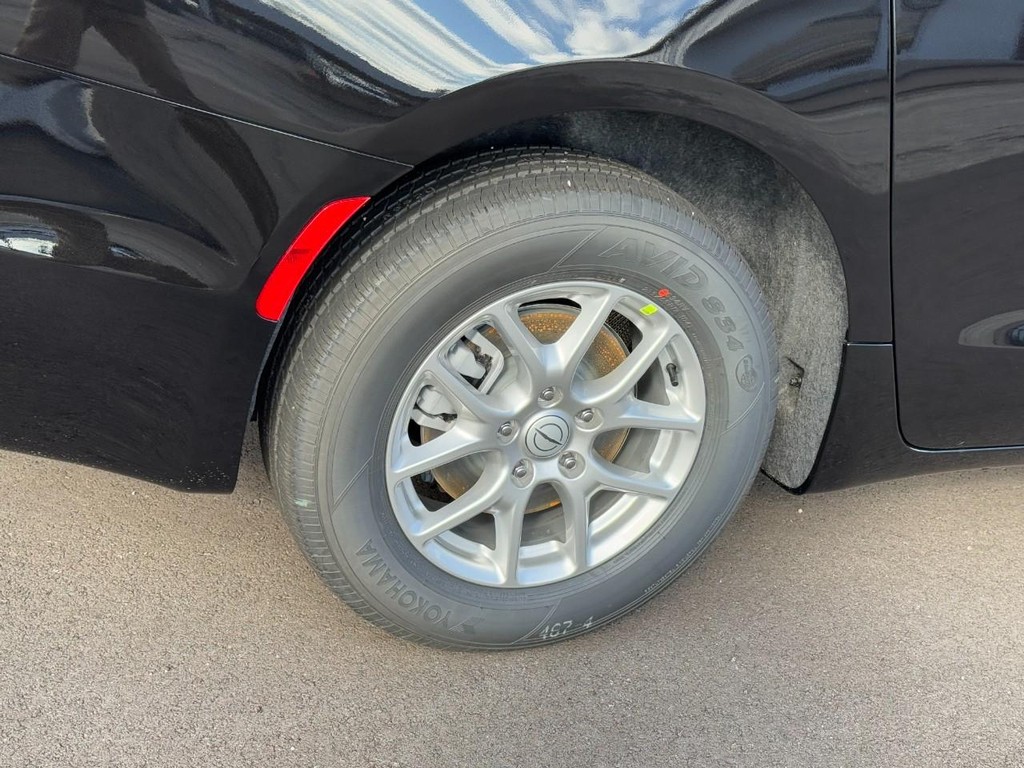 Chrysler Pacifica Vehicle Full-screen Gallery Image 04