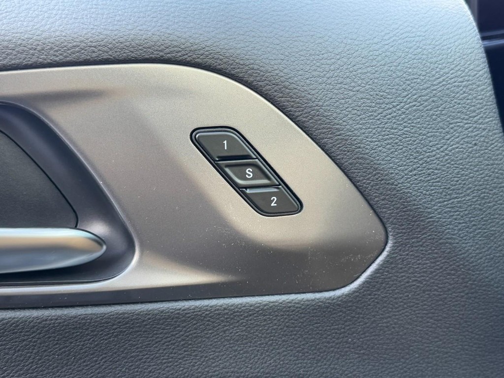 Chrysler Pacifica Vehicle Full-screen Gallery Image 11