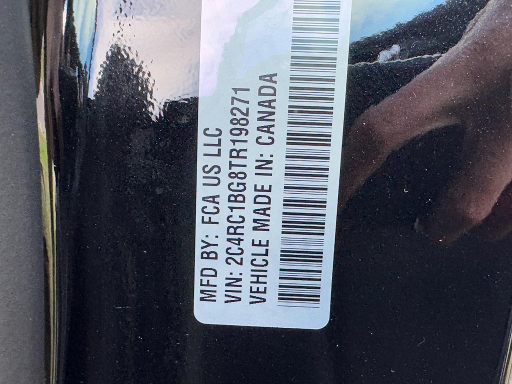 Chrysler Pacifica Vehicle Full-screen Gallery Image 18