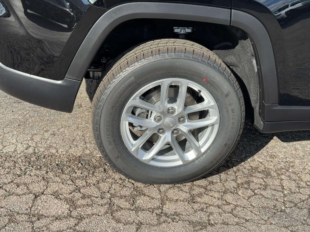 Jeep Grand Cherokee Vehicle Full-screen Gallery Image 04