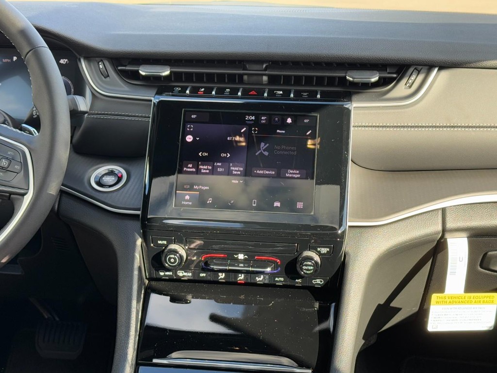 Jeep Grand Cherokee Vehicle Full-screen Gallery Image 09