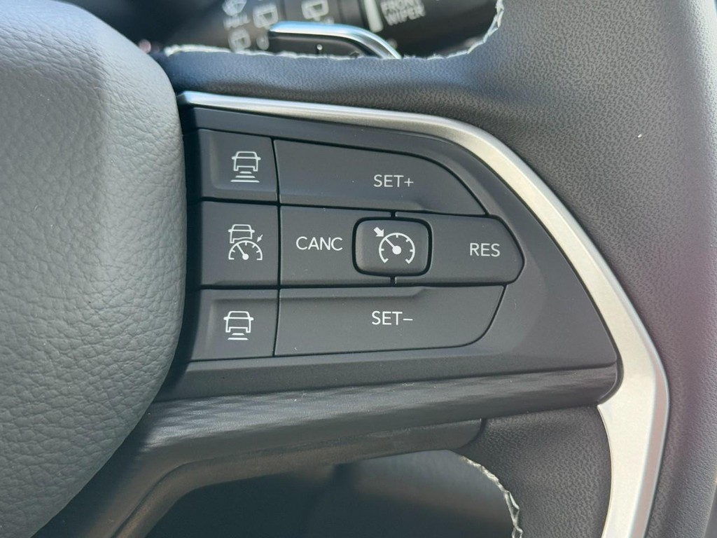 Jeep Grand Cherokee Vehicle Full-screen Gallery Image 12