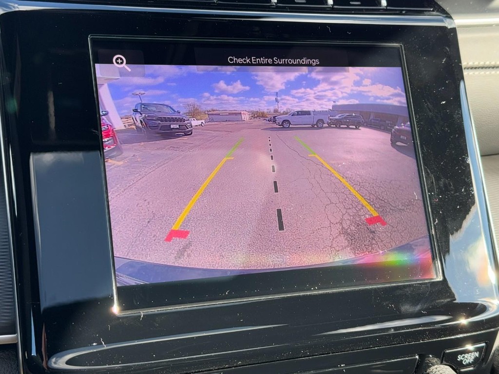 Jeep Grand Cherokee Vehicle Full-screen Gallery Image 15