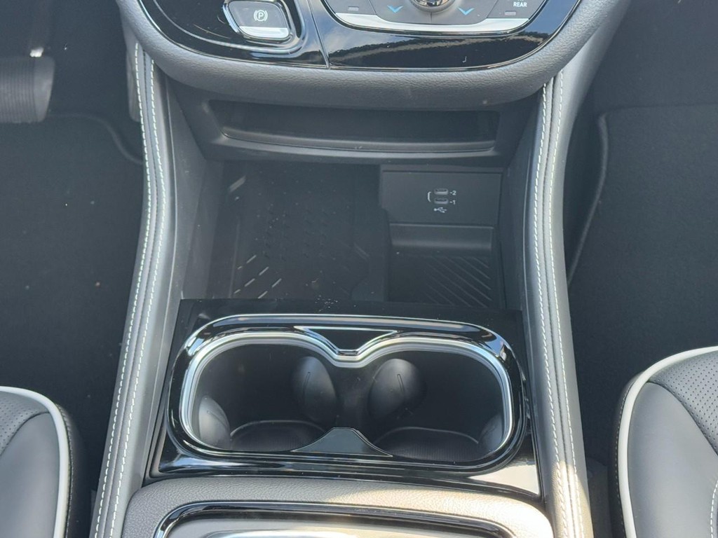 Chrysler Pacifica Vehicle Full-screen Gallery Image 11