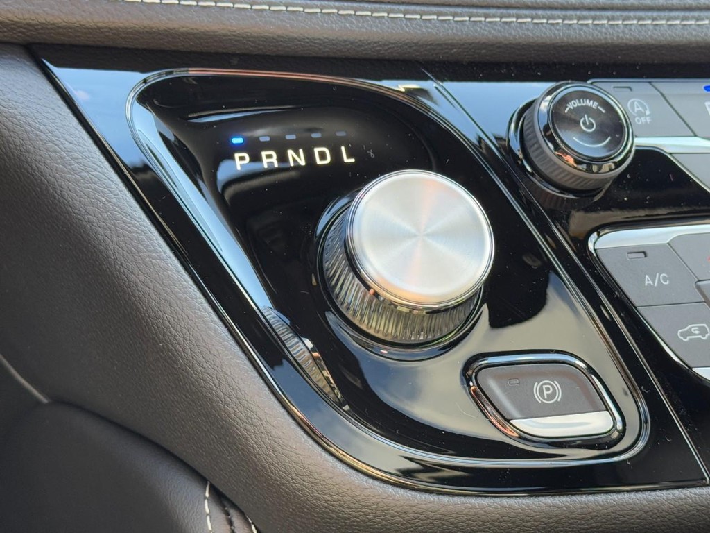 Chrysler Pacifica Vehicle Full-screen Gallery Image 15