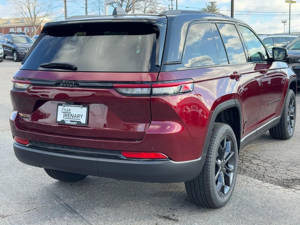 Jeep Grand Cherokee Vehicle Full-screen Gallery Image 03