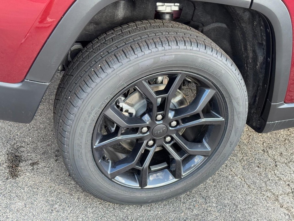 Jeep Grand Cherokee Vehicle Full-screen Gallery Image 04