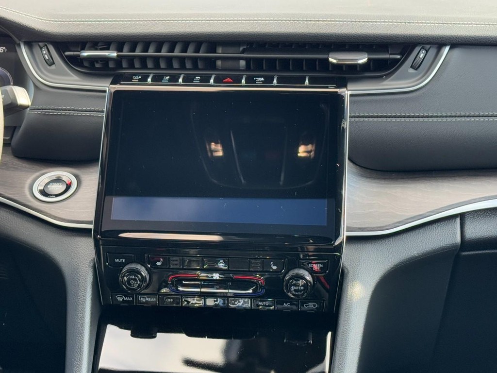 Jeep Grand Cherokee Vehicle Full-screen Gallery Image 08