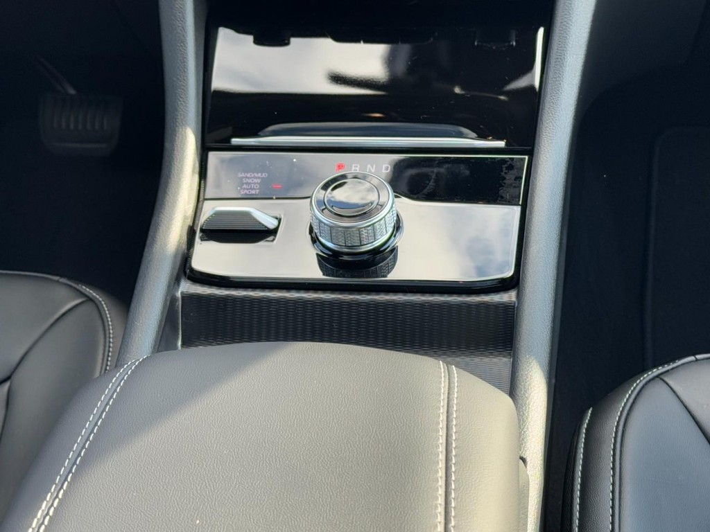 Jeep Grand Cherokee Vehicle Full-screen Gallery Image 09