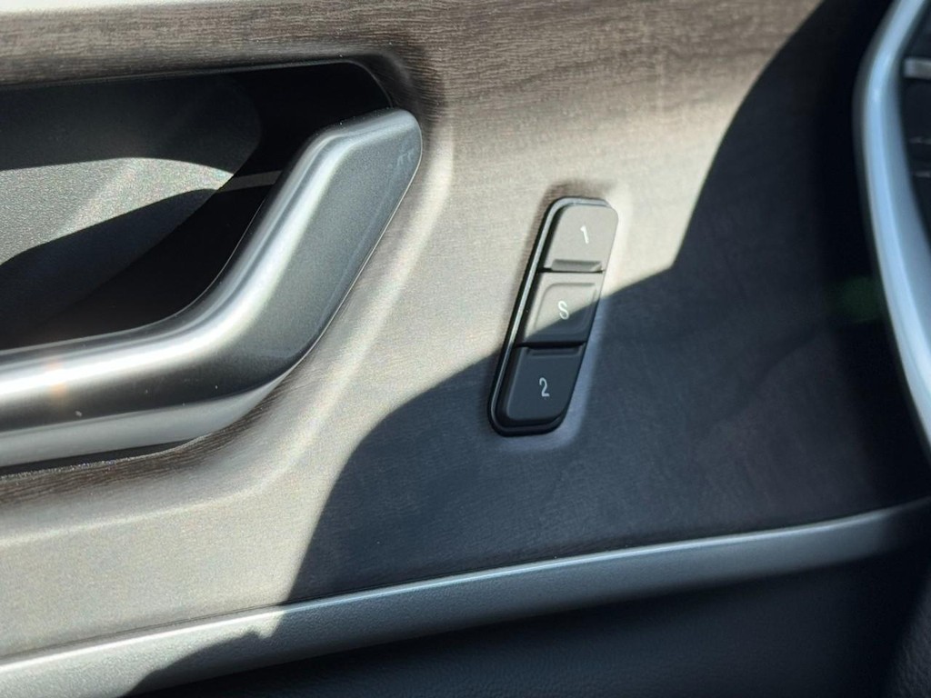 Jeep Grand Cherokee Vehicle Full-screen Gallery Image 10