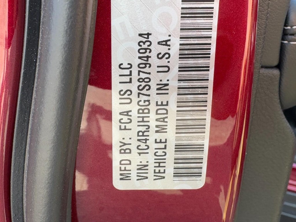 Jeep Grand Cherokee Vehicle Full-screen Gallery Image 17