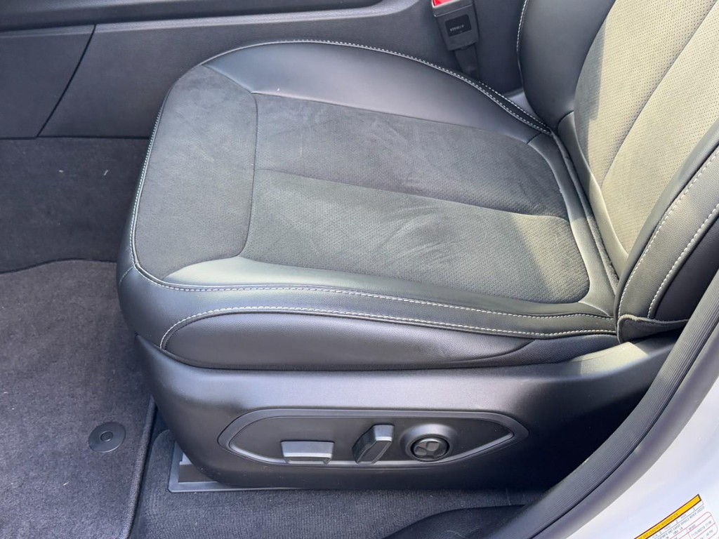 Jeep Grand Cherokee Vehicle Full-screen Gallery Image 17