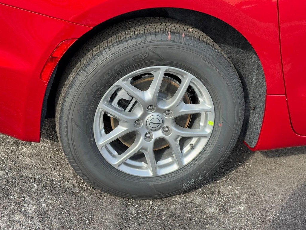 Chrysler Pacifica Vehicle Full-screen Gallery Image 04