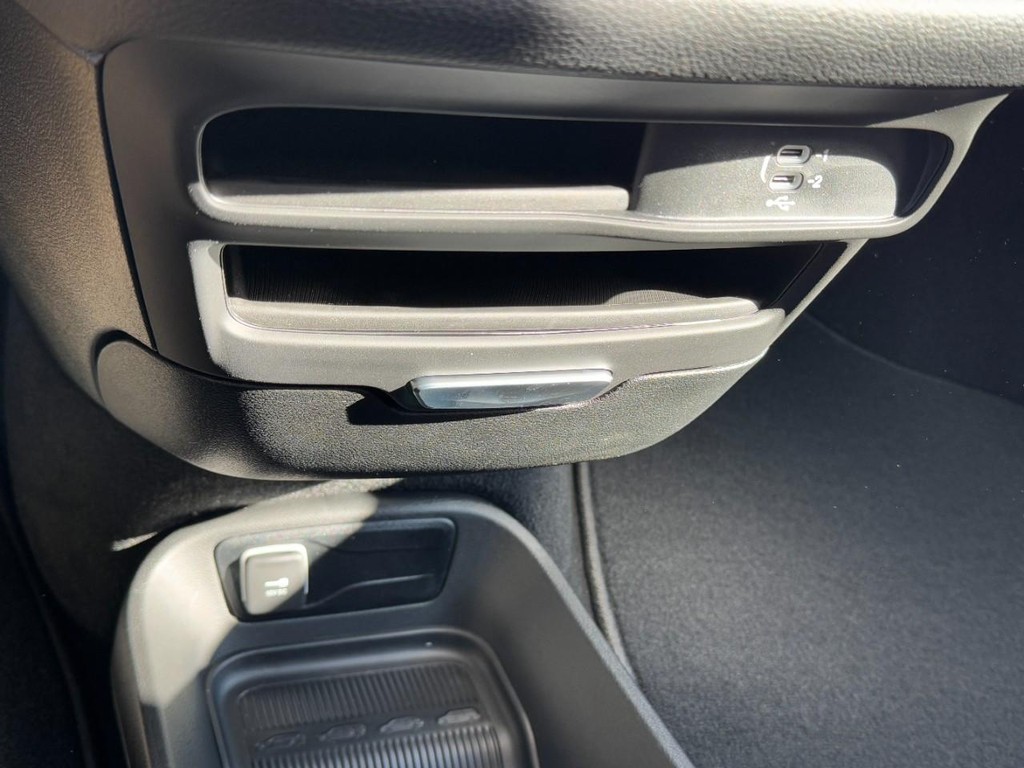 Chrysler Pacifica Vehicle Full-screen Gallery Image 14