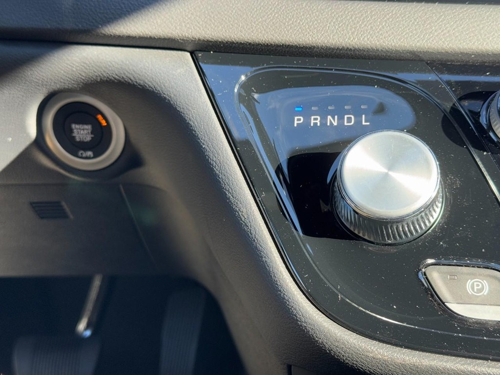 Chrysler Voyager Vehicle Full-screen Gallery Image 15