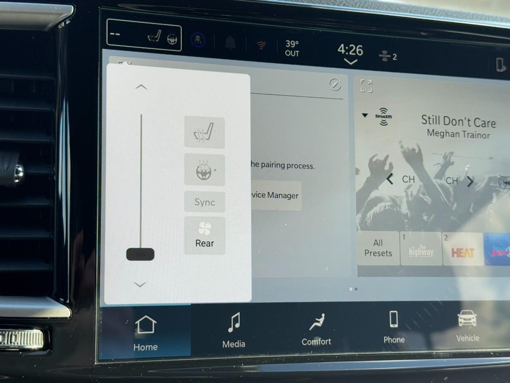 Chrysler Voyager Vehicle Full-screen Gallery Image 16