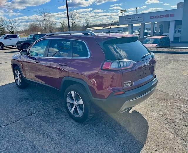 Jeep Cherokee Vehicle Full-screen Gallery Image 05