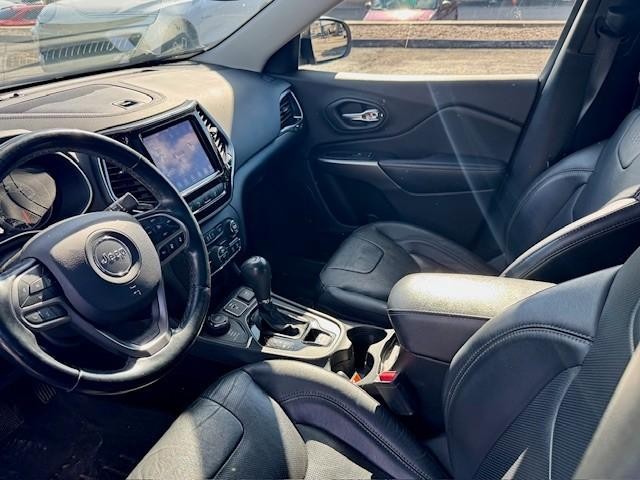 Jeep Cherokee Vehicle Full-screen Gallery Image 09