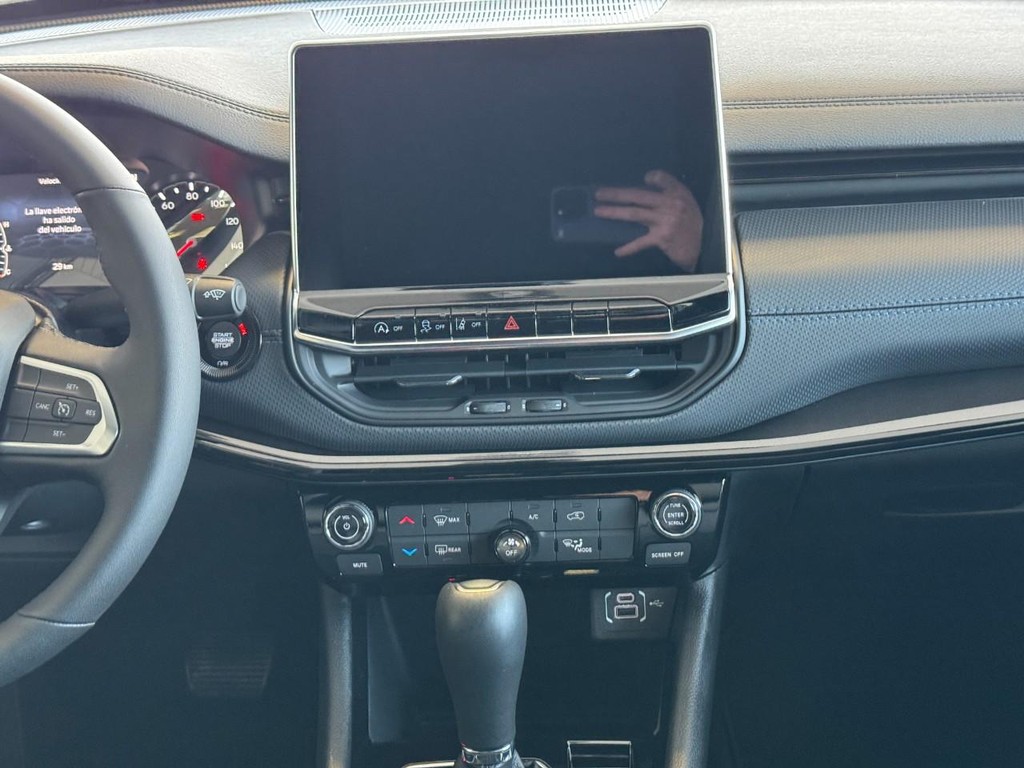 Jeep Compass Vehicle Full-screen Gallery Image 08