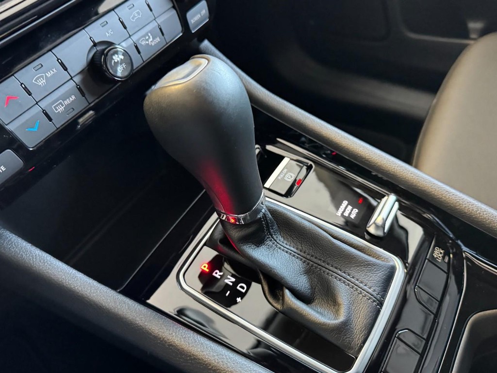 Jeep Compass Vehicle Full-screen Gallery Image 12