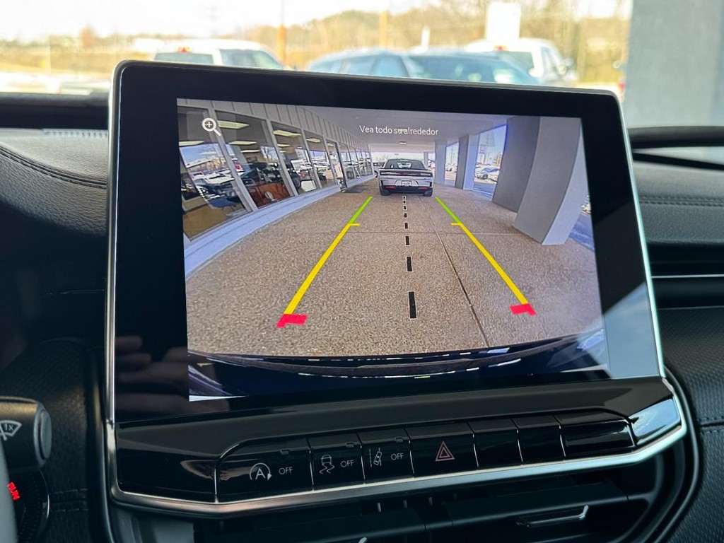 Jeep Compass Vehicle Full-screen Gallery Image 13