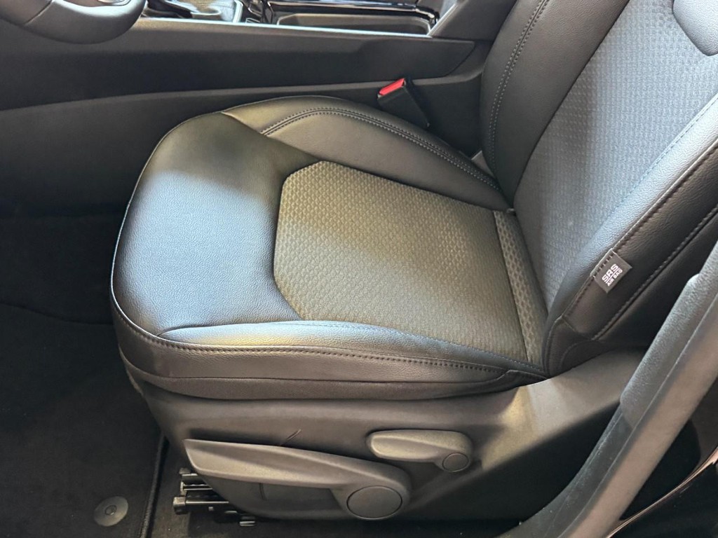 Jeep Compass Vehicle Full-screen Gallery Image 14