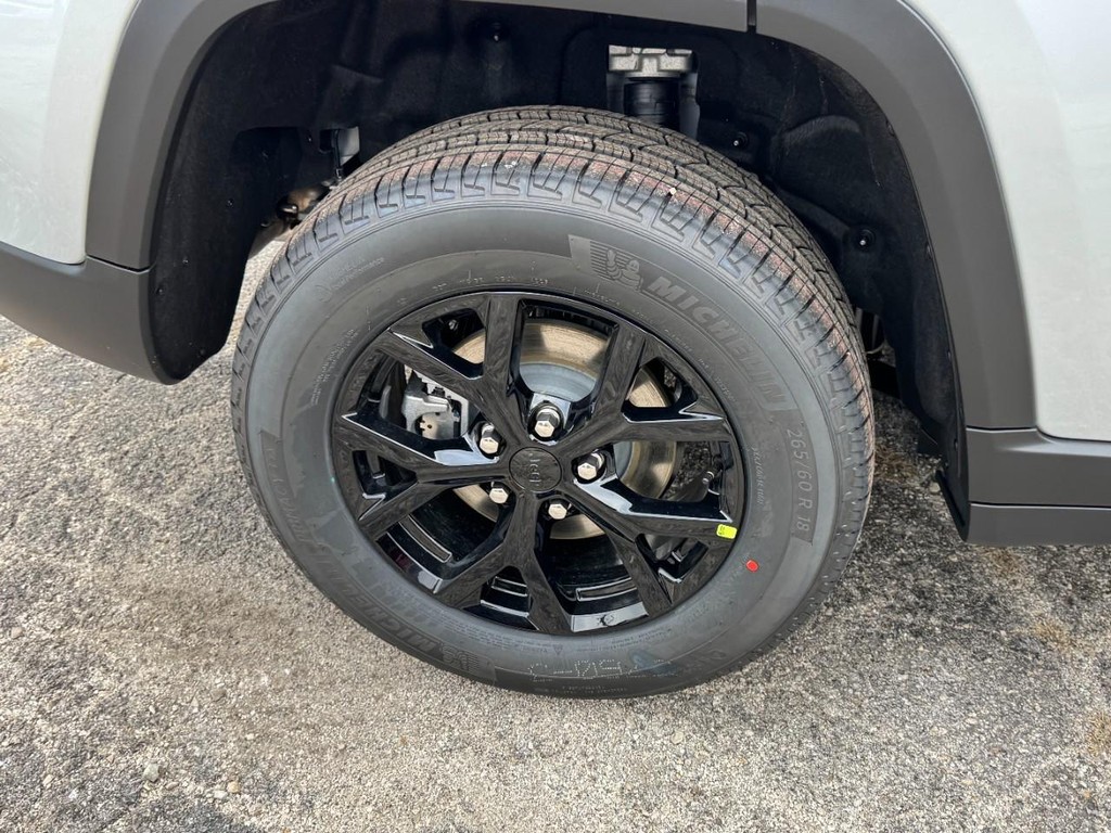 Jeep Grand Cherokee Vehicle Full-screen Gallery Image 04