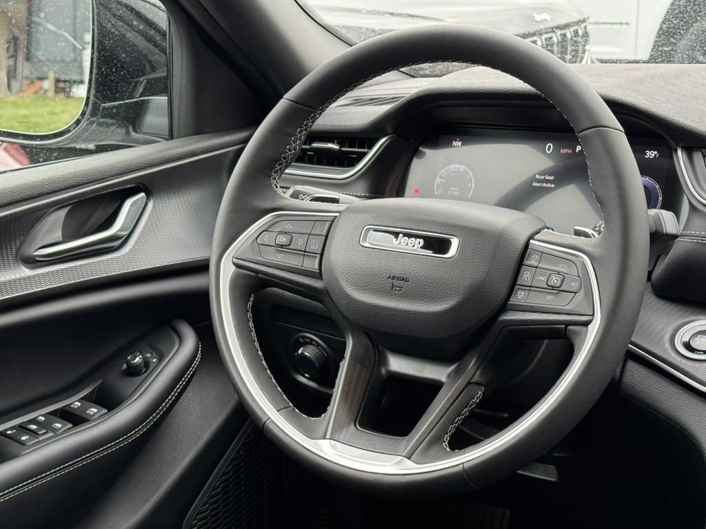 Jeep Grand Cherokee Vehicle Full-screen Gallery Image 08