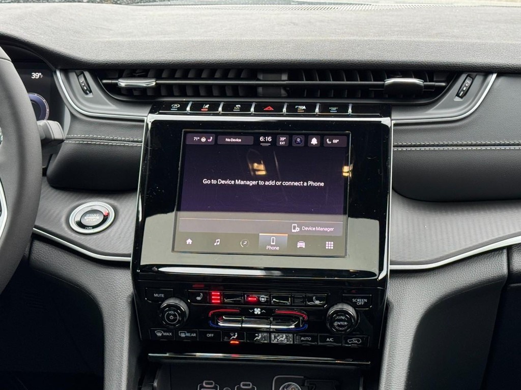 Jeep Grand Cherokee Vehicle Full-screen Gallery Image 09