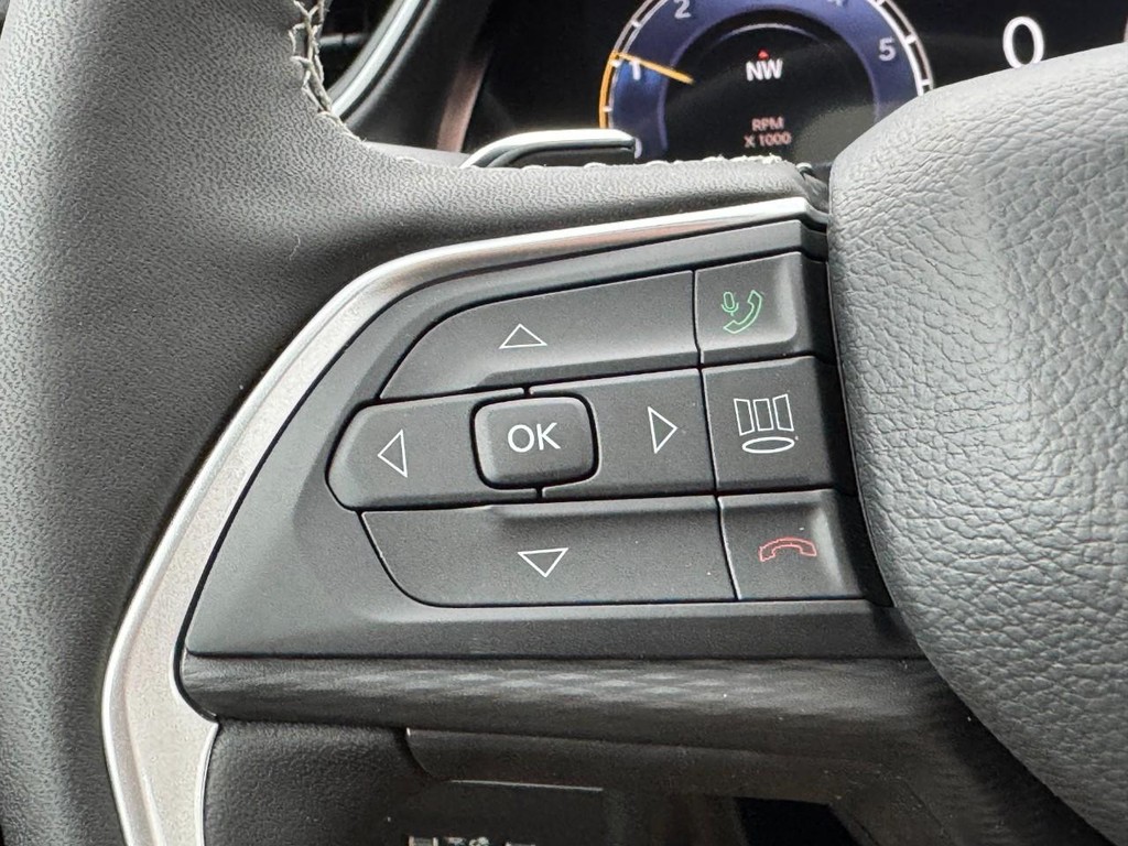 Jeep Grand Cherokee Vehicle Full-screen Gallery Image 11