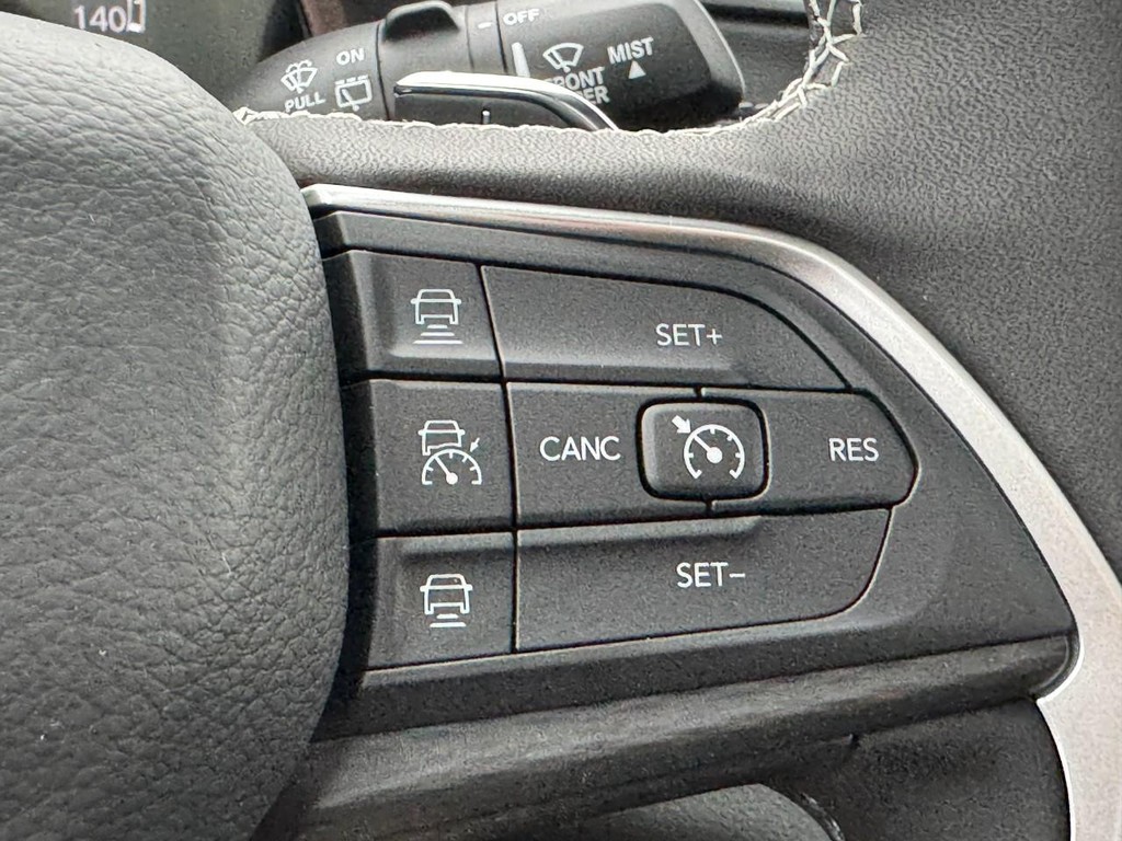 Jeep Grand Cherokee Vehicle Full-screen Gallery Image 12