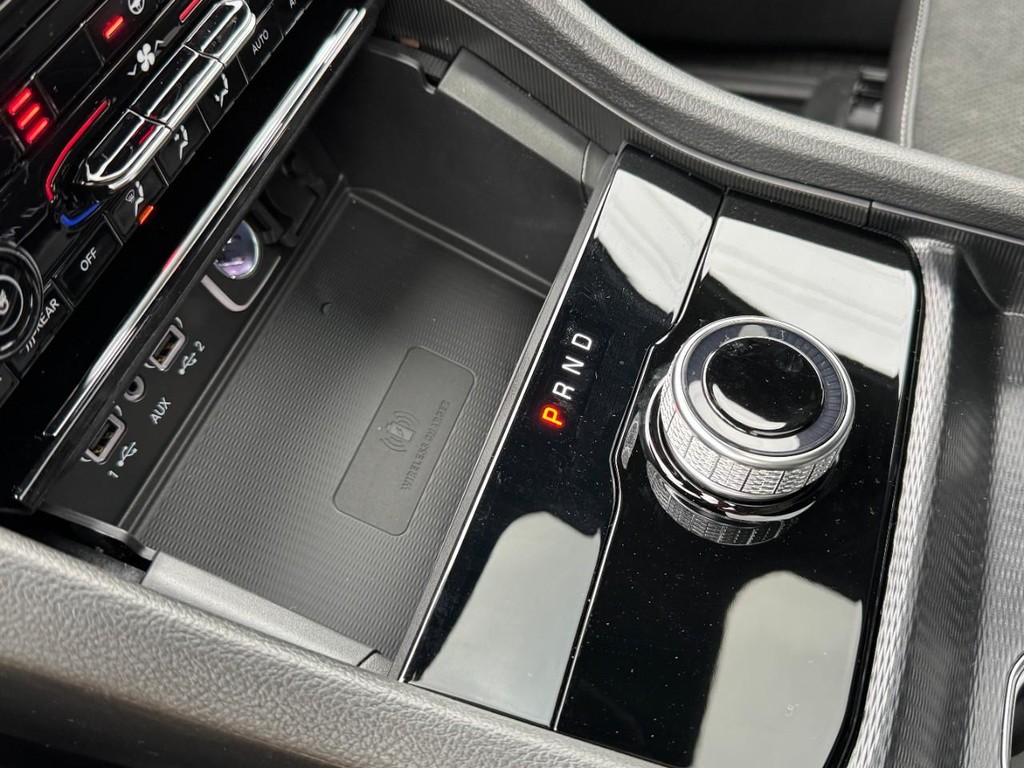 Jeep Grand Cherokee Vehicle Full-screen Gallery Image 13