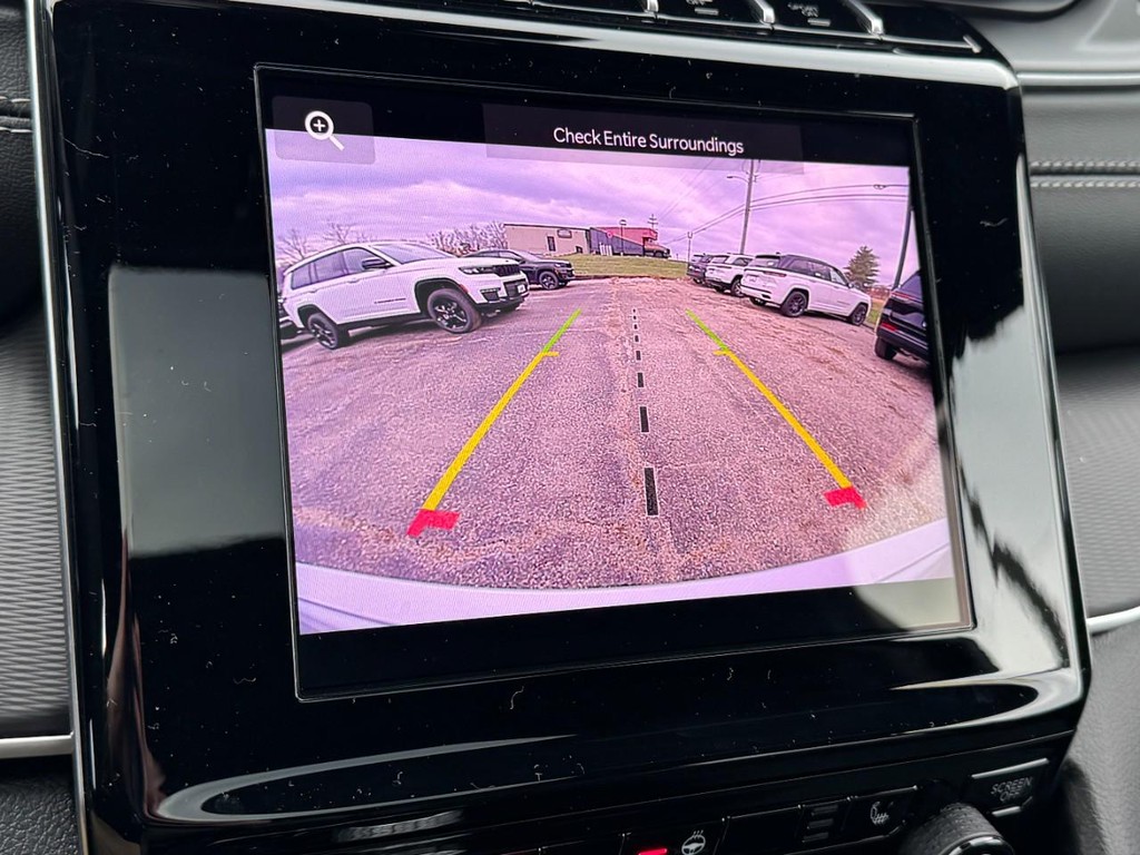 Jeep Grand Cherokee Vehicle Full-screen Gallery Image 15