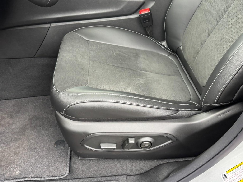 Jeep Grand Cherokee Vehicle Full-screen Gallery Image 16