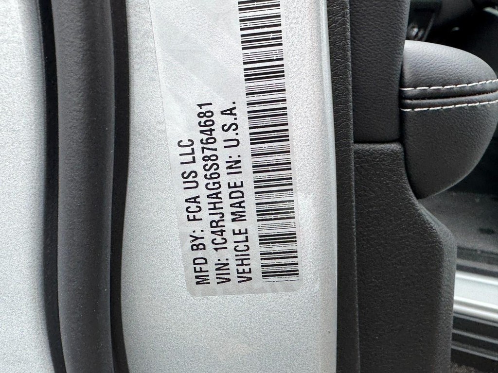 Jeep Grand Cherokee Vehicle Full-screen Gallery Image 17