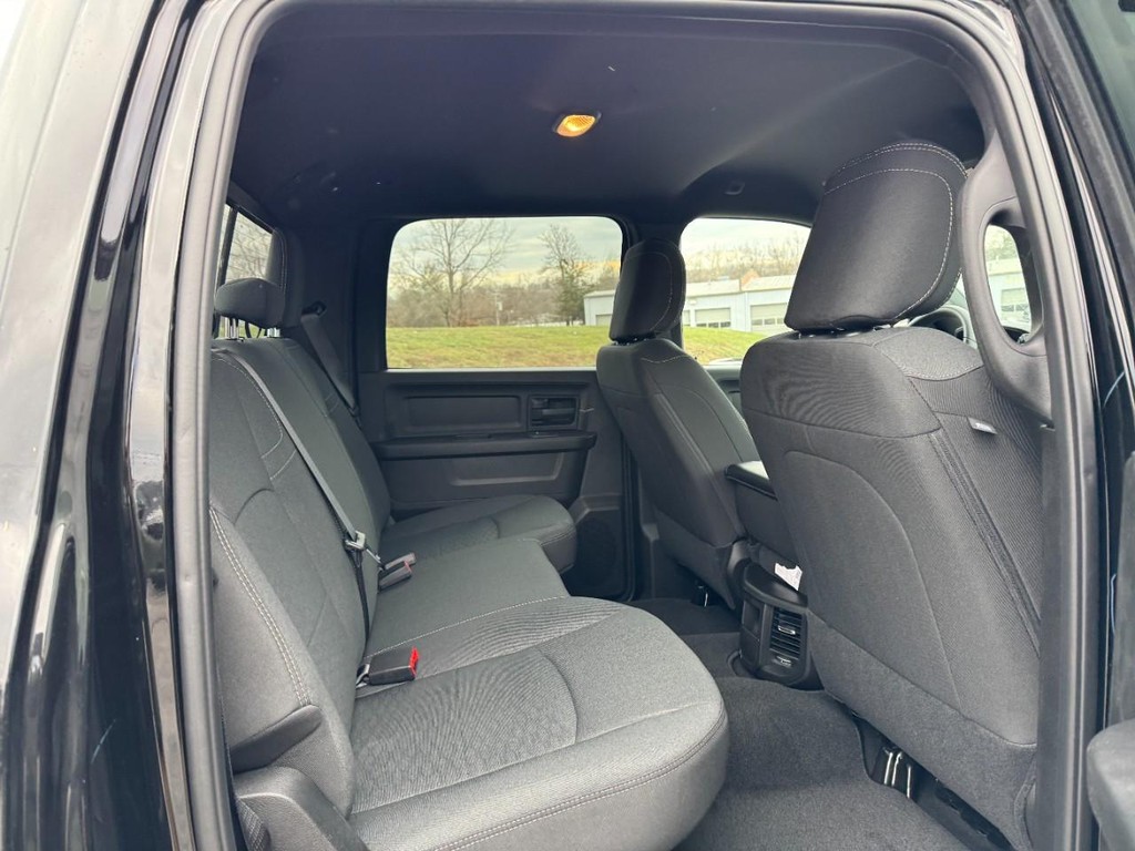 Ram 3500 Vehicle Full-screen Gallery Image 05