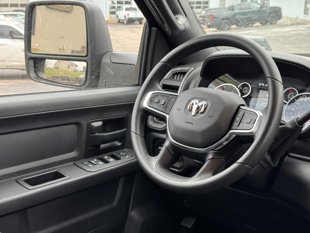 Ram 3500 Vehicle Full-screen Gallery Image 07