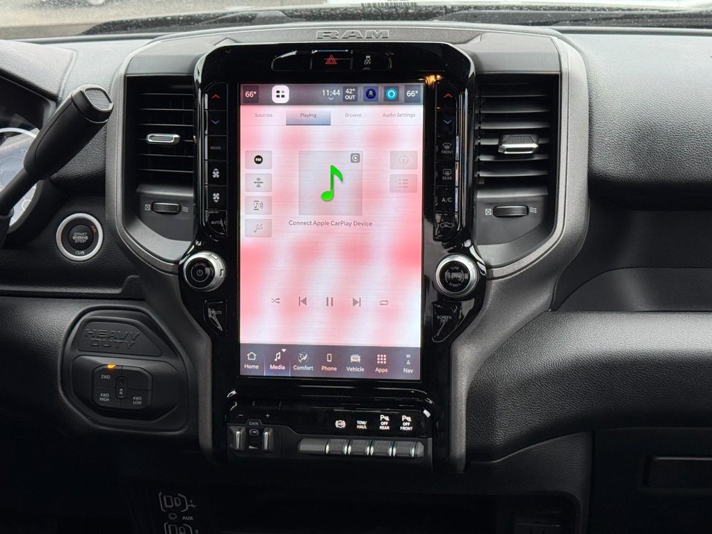 Ram 3500 Vehicle Full-screen Gallery Image 08