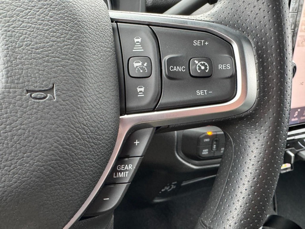 Ram 3500 Vehicle Full-screen Gallery Image 11