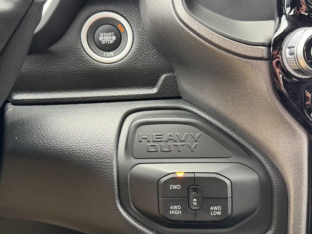 Ram 3500 Vehicle Full-screen Gallery Image 13