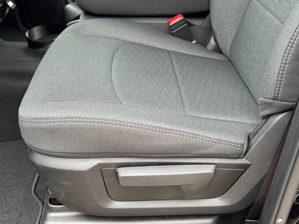 Ram 3500 Vehicle Full-screen Gallery Image 16