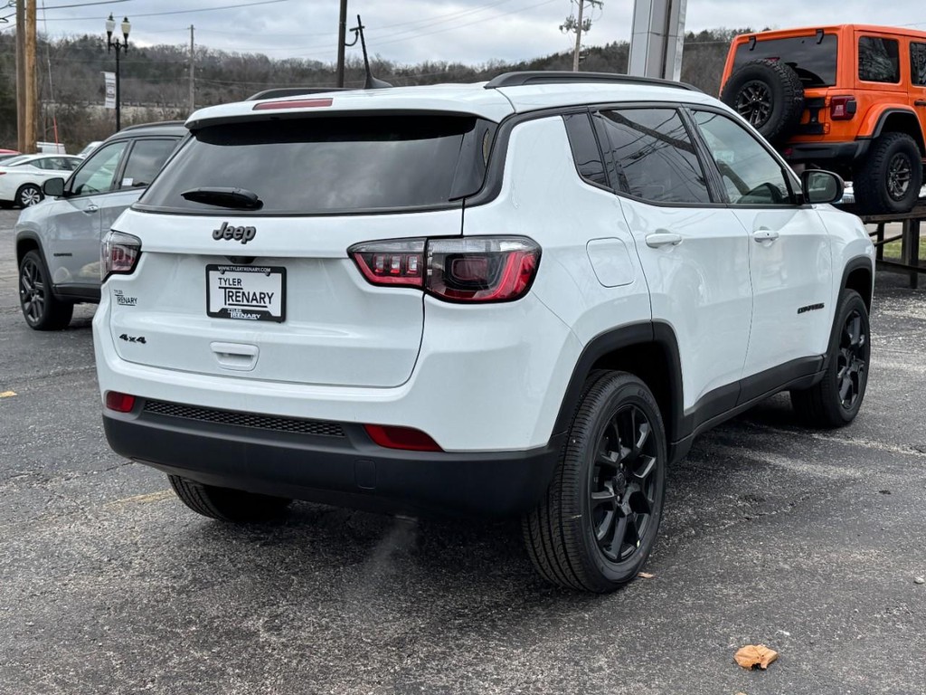 Jeep Compass Vehicle Full-screen Gallery Image 03
