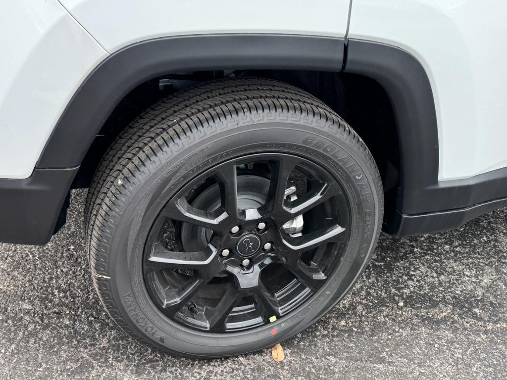 Jeep Compass Vehicle Full-screen Gallery Image 04