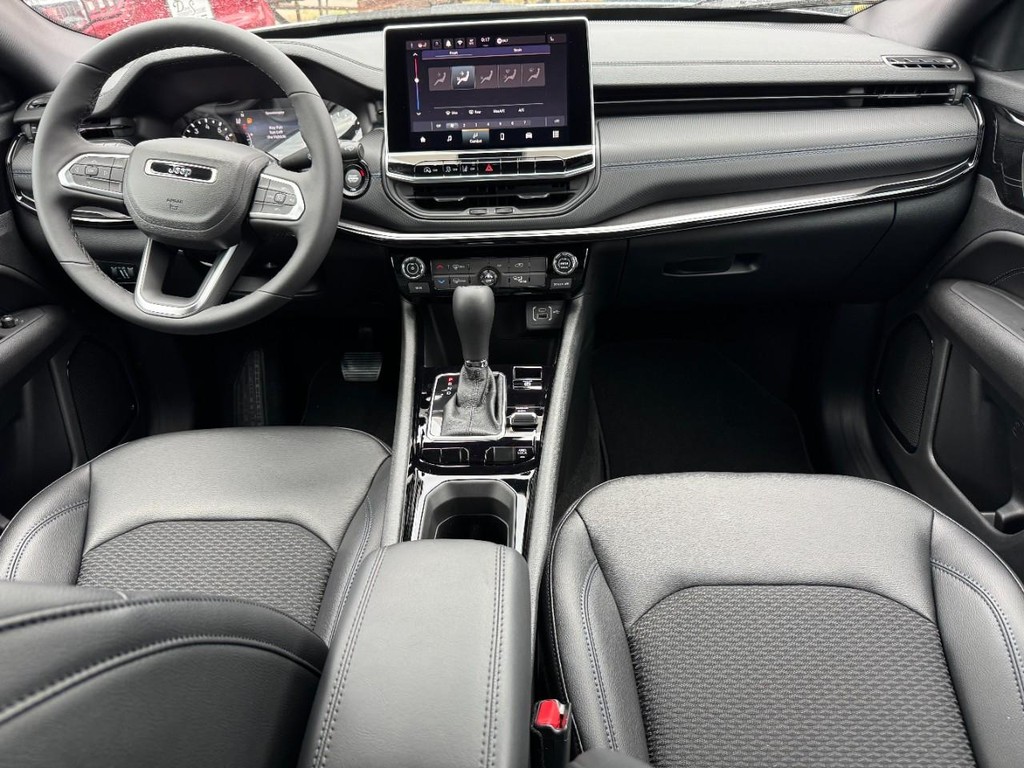 Jeep Compass Vehicle Full-screen Gallery Image 06