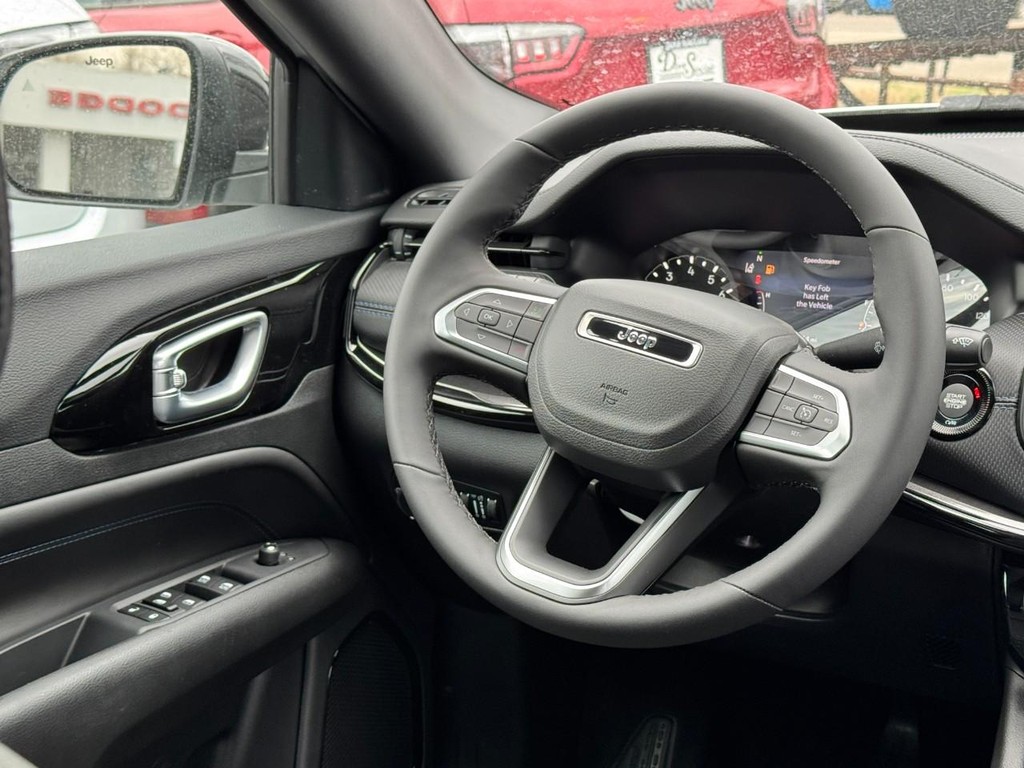 Jeep Compass Vehicle Full-screen Gallery Image 07