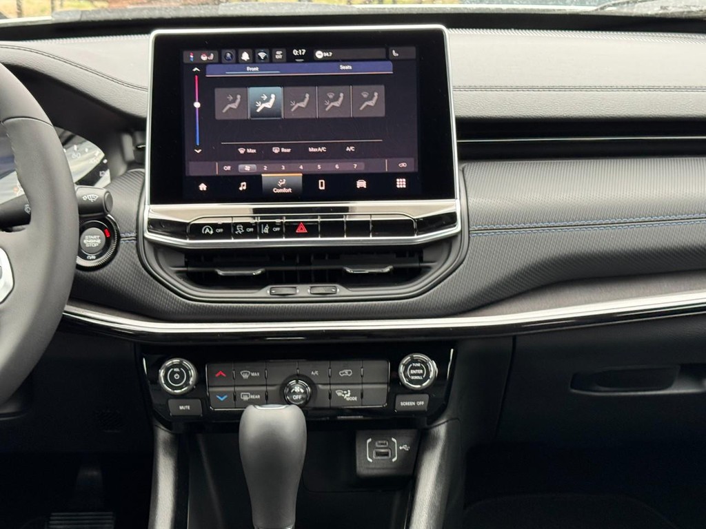 Jeep Compass Vehicle Full-screen Gallery Image 08