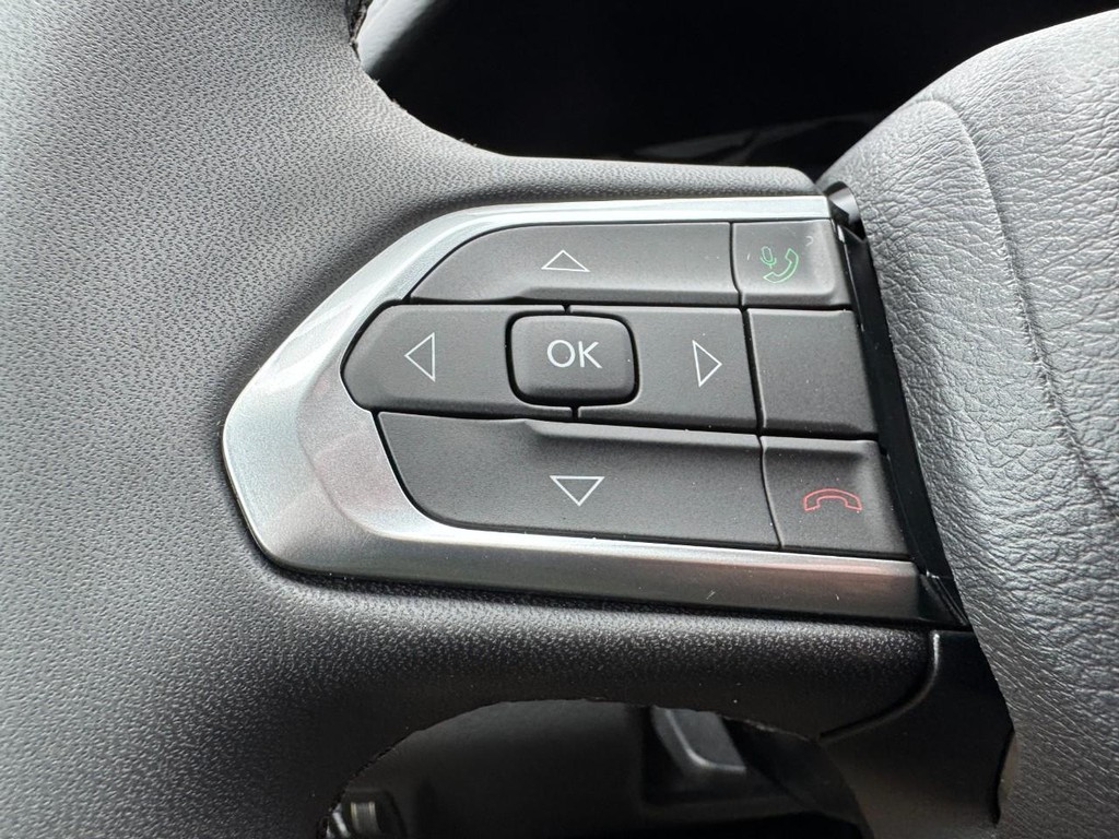 Jeep Compass Vehicle Full-screen Gallery Image 10